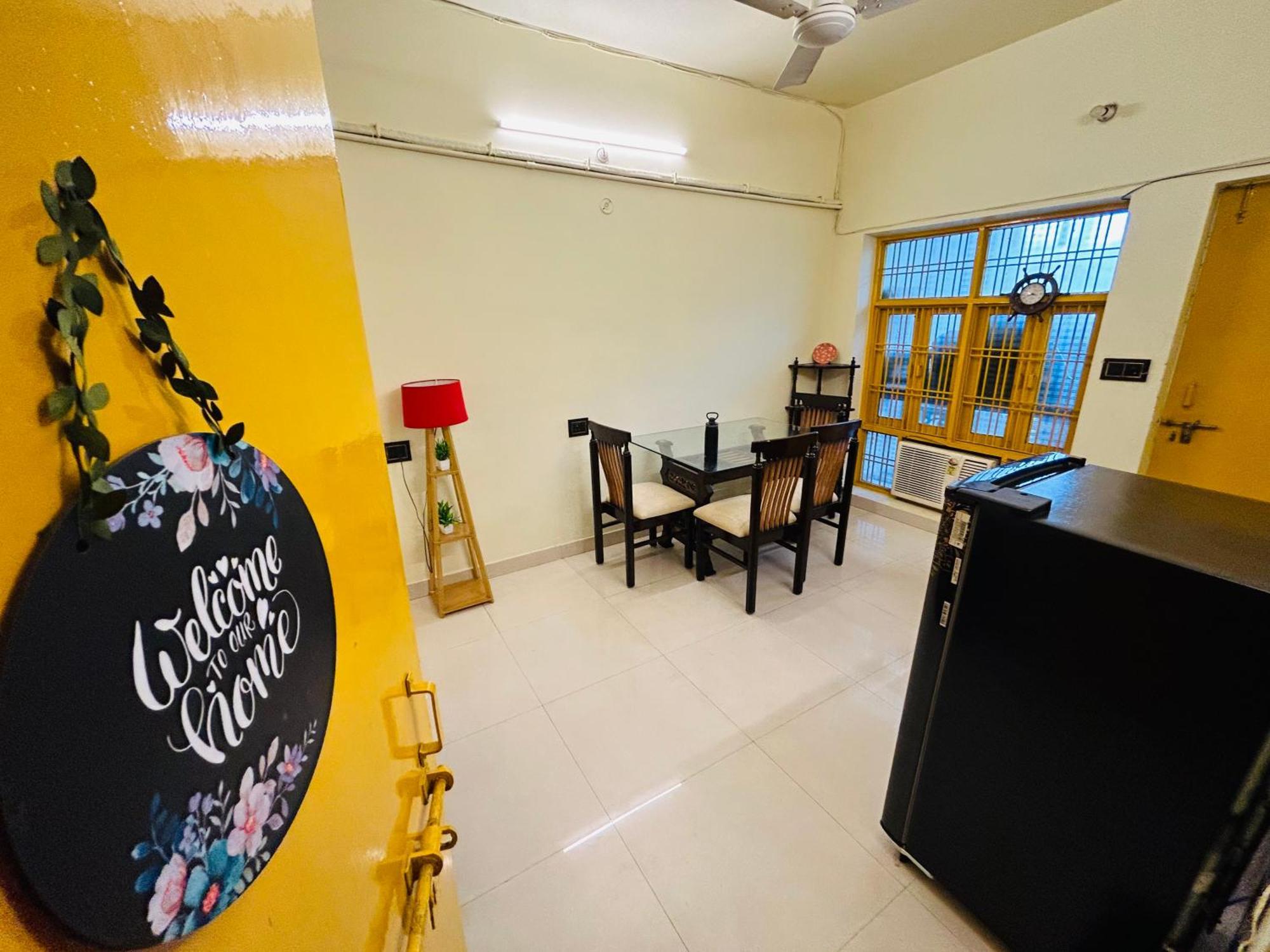 The Yellow House - Couple'S Getaway In Gomti Nagar- 1 Bhk Lucknow Exterior foto
